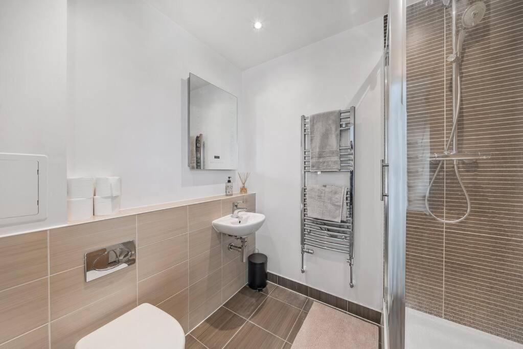 Appartamento Great 2 Bed Flat With View Londra