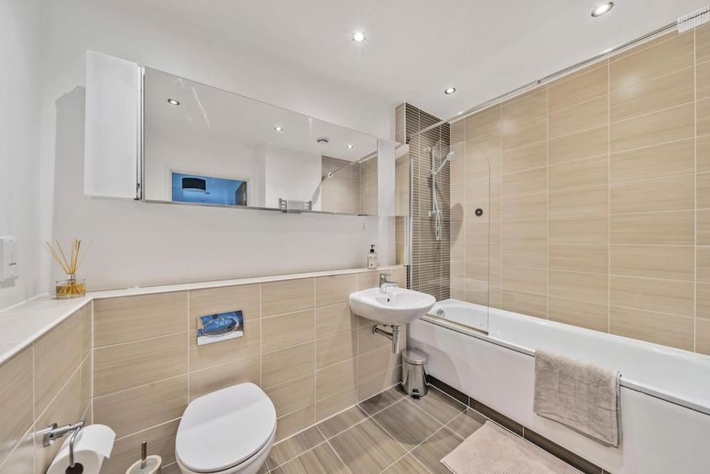 Great 2 Bed Flat With View Appartamento *