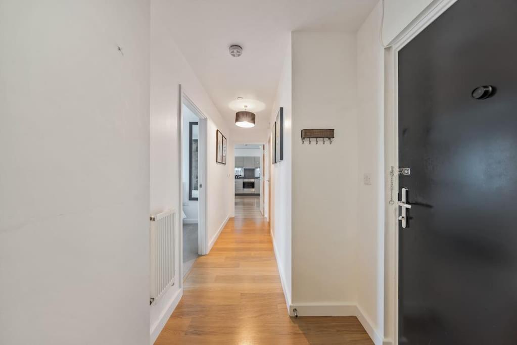 Great 2 Bed Flat With View Appartamento Londra